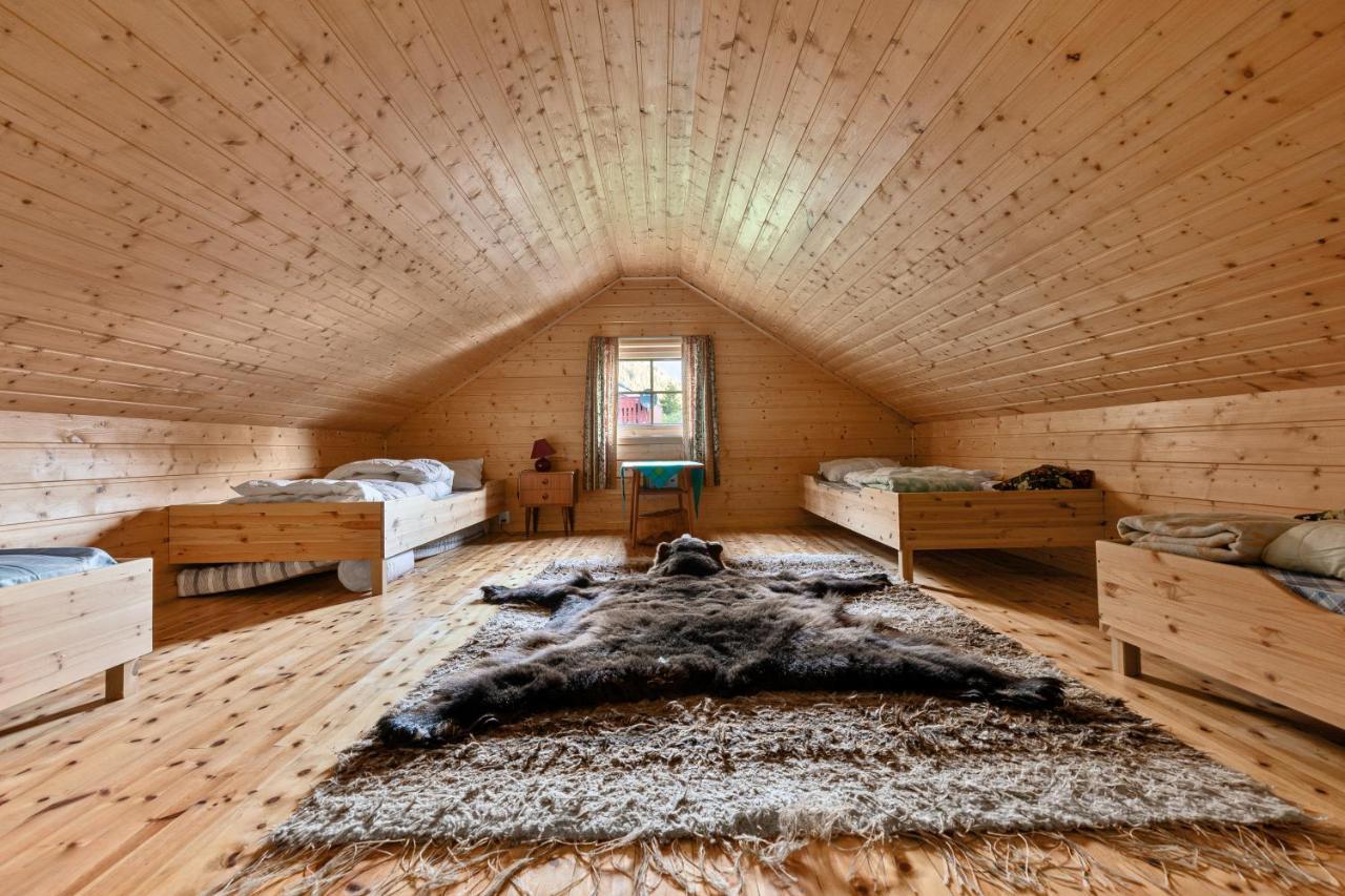 Cabin Alongside The Beautiful Fjaerlandsfjord ภายนอก รูปภาพ