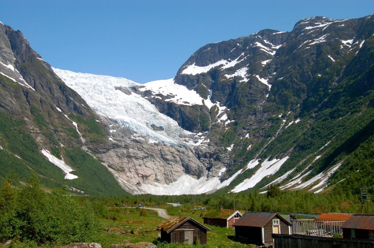 Cabin Alongside The Beautiful Fjaerlandsfjord ภายนอก รูปภาพ